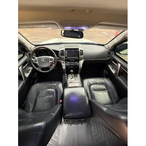 Toyota Land Cruiser 200 2014 Blanco Lechería