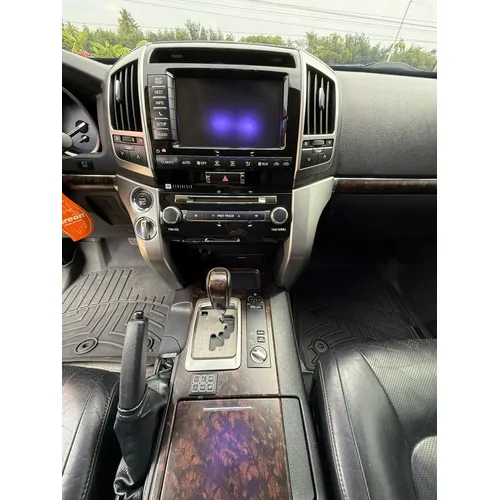 Toyota Land Cruiser 200 2014 Blanco Lechería