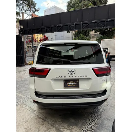 Toyota Land Cruiser 300 2024 Blanco