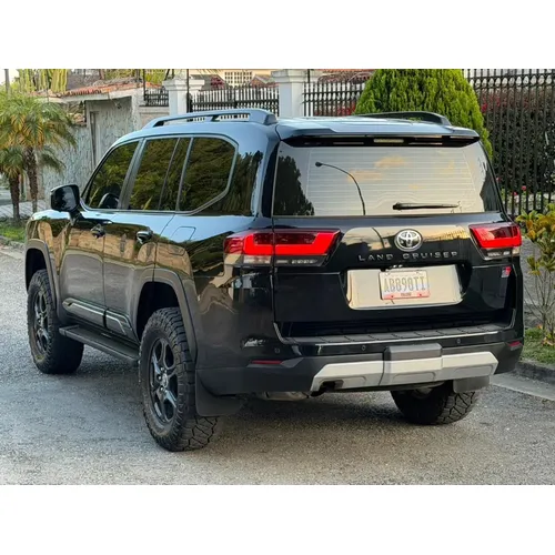 Toyota Land Cruiser 300 2024 Negro Caracas