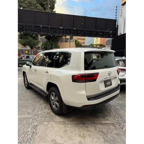 Toyota Land Cruiser 300 2024 Blanco