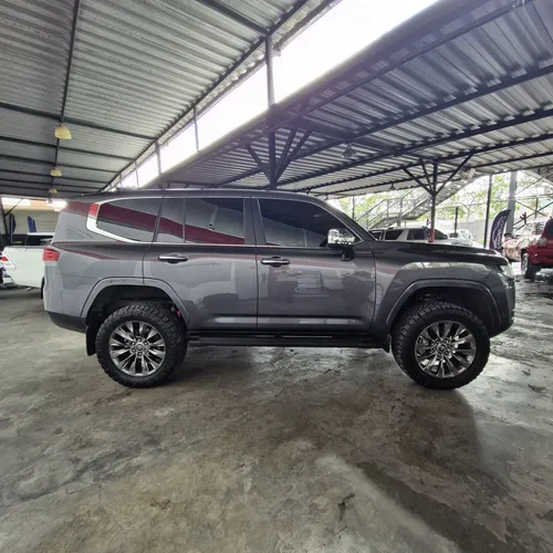 Toyota Land Cruiser 300 2024 Gris Caracas