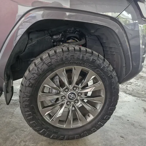 Toyota Land Cruiser 300 2024 Gris Caracas