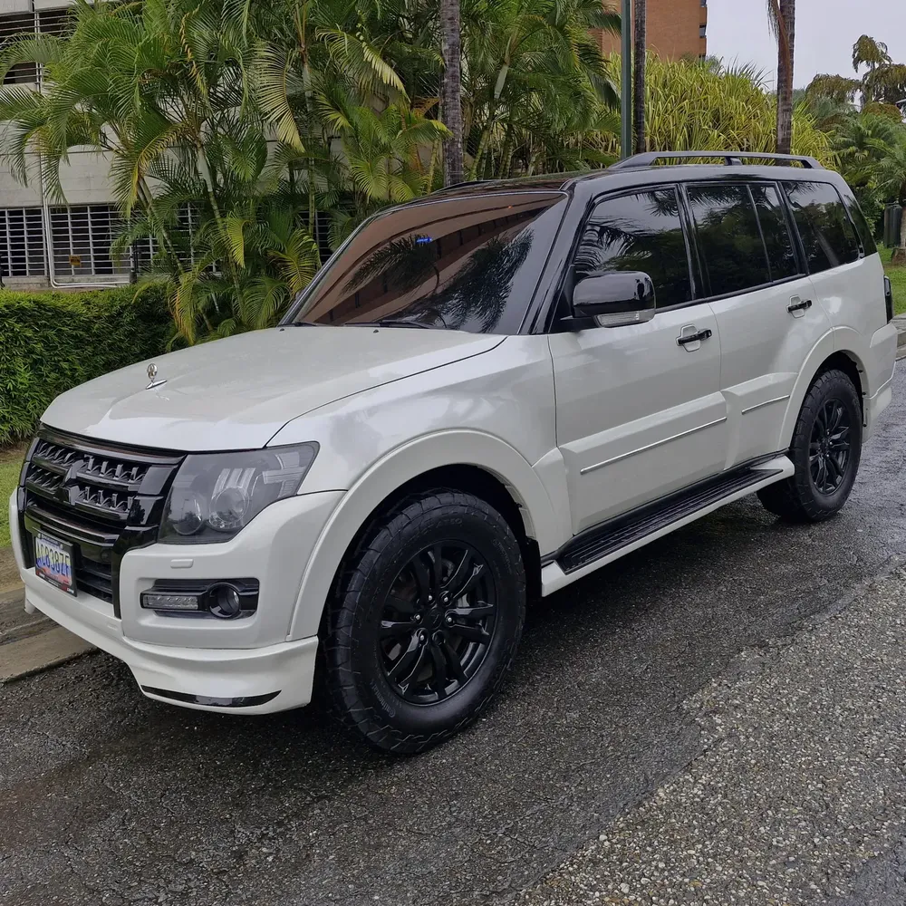 Toyota Land Cruiser 300 2024 Gris Caracas