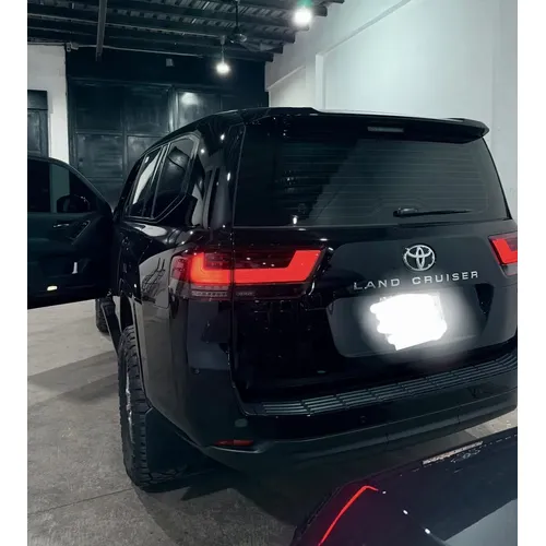 Toyota Land Cruiser 300 VX 2024 Negro Girardot