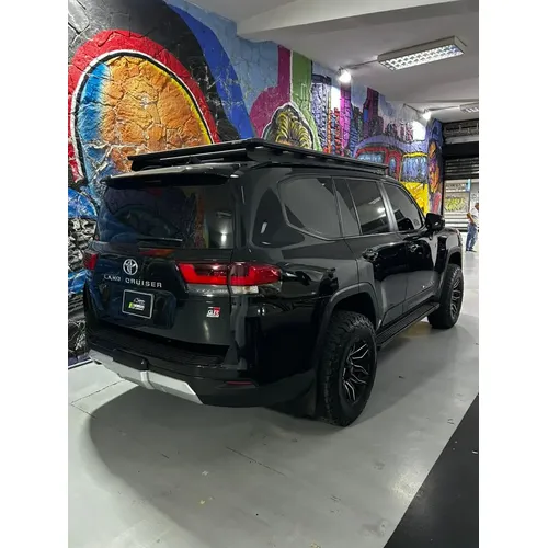 Toyota Land Cruiser 300 GR Sport 2023 Negro Caracas