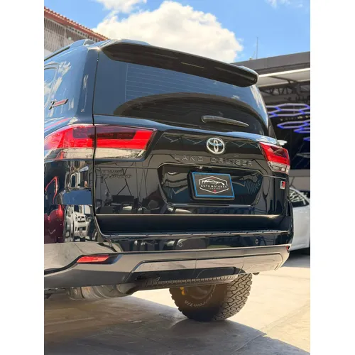 Toyota Land Cruiser 300 GR Sport 2024 Negro Caracas