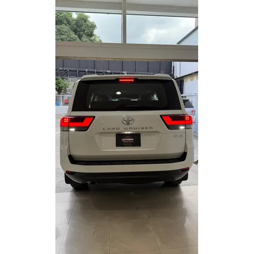 Toyota Land Cruiser 300 GX 2025 Blanco
