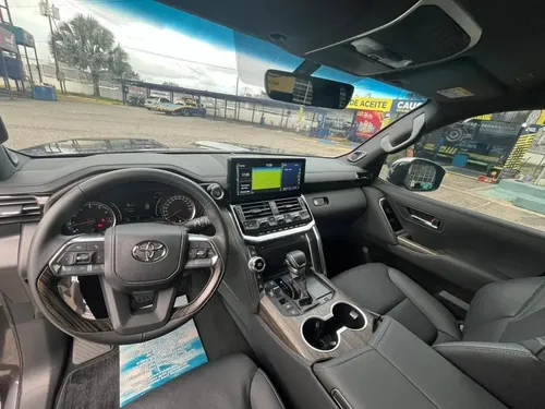 Toyota Land Cruiser 300 2024 Gris Valencia
