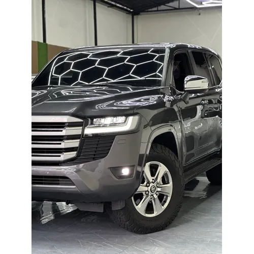 Toyota Land Cruiser 300 VX 2024 Gris Caracas