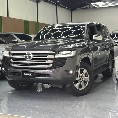 Toyota Land Cruiser 300 VX 2024 Gris Caracas