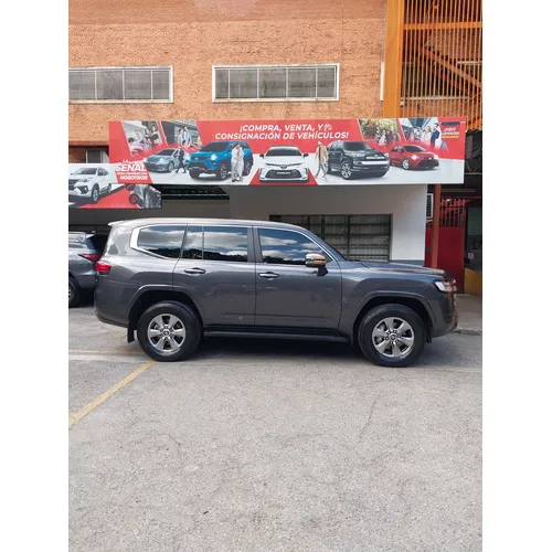Toyota Land Cruiser 300 VX 2024 Gris Caracas