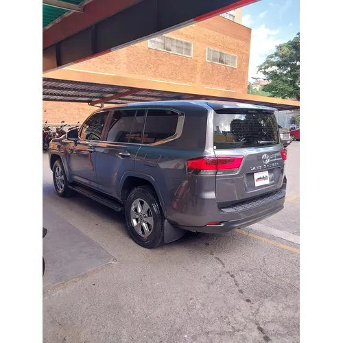 Toyota Land Cruiser 300 VX 2024 Gris Caracas