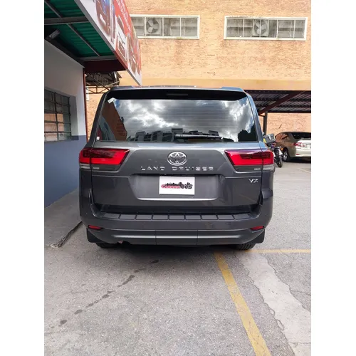 Toyota Land Cruiser 300 VX 2024 Gris Caracas