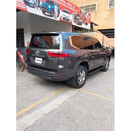 Toyota Land Cruiser 300 VX 2024 Gris Caracas