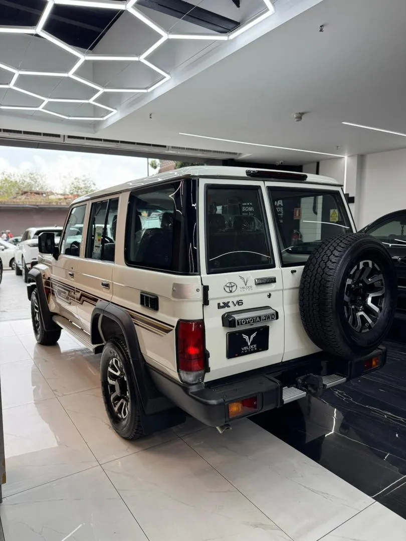 Toyota Land Cruiser 76 LX 2025 Blanco Caracas