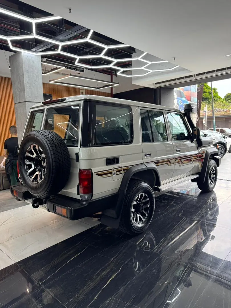 Toyota Land Cruiser 76 LX 2025 Blanco Caracas