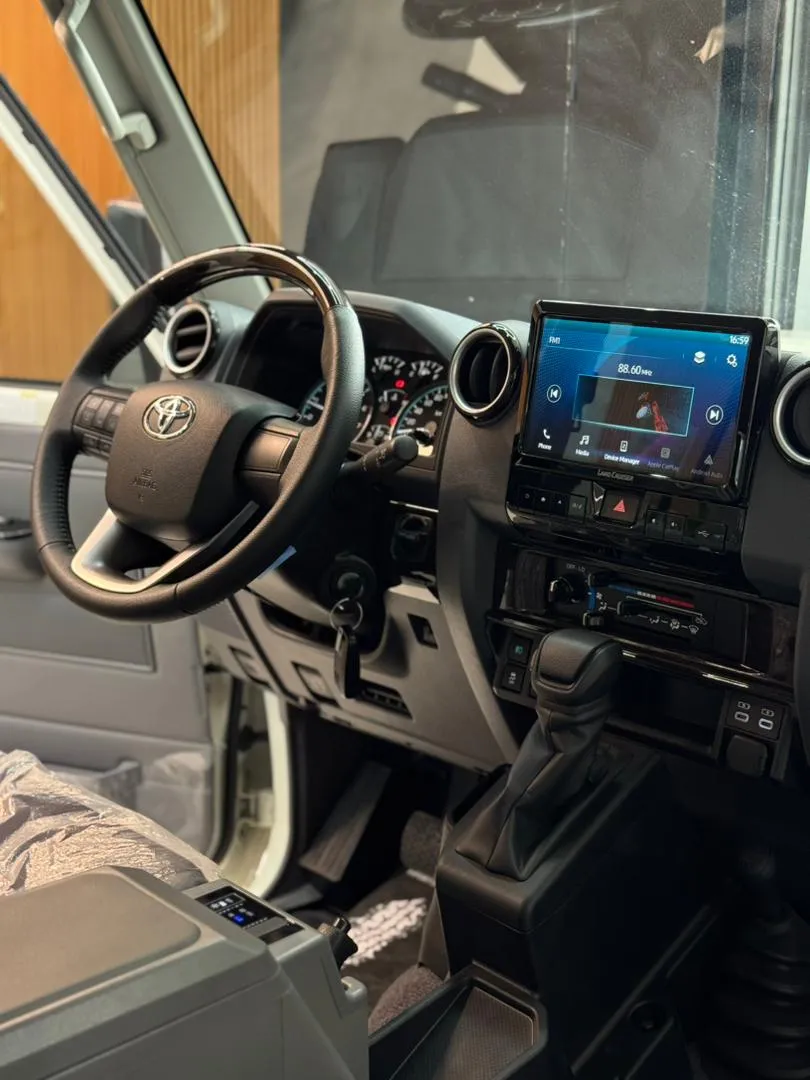 Toyota Lc76 2025 blanco6