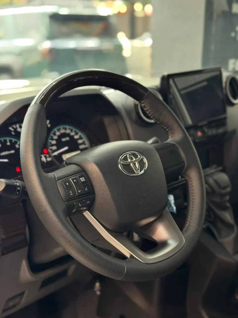 Toyota Lc76 2025 blanco8