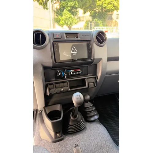 Toyota Land Cruiser 76 2026 Azul