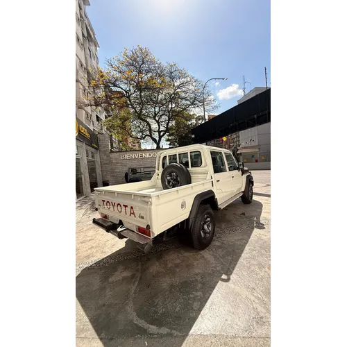 Toyota Land Cruiser 79 LX 2026 Blanco