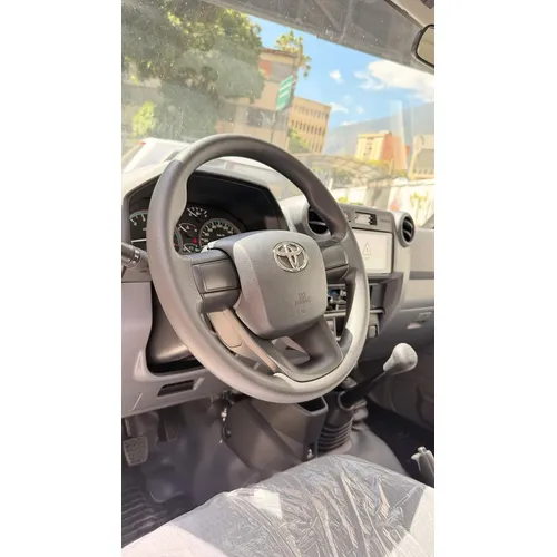 Toyota Land Cruiser 79 LX 2026 Blanco