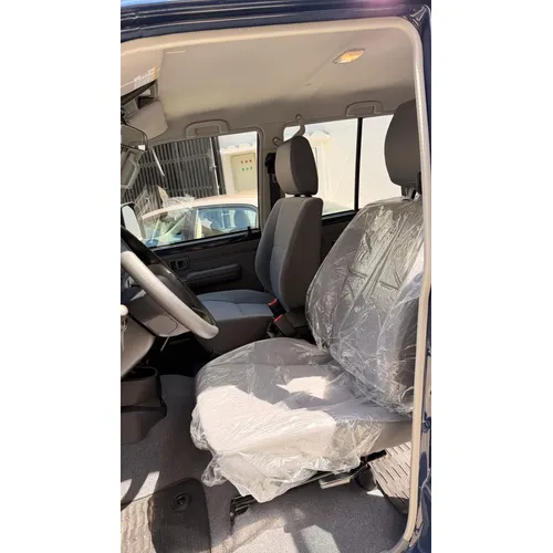 Toyota Land Cruiser 76 2026 Azul
