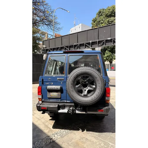 Toyota Land Cruiser 76 2026 Azul