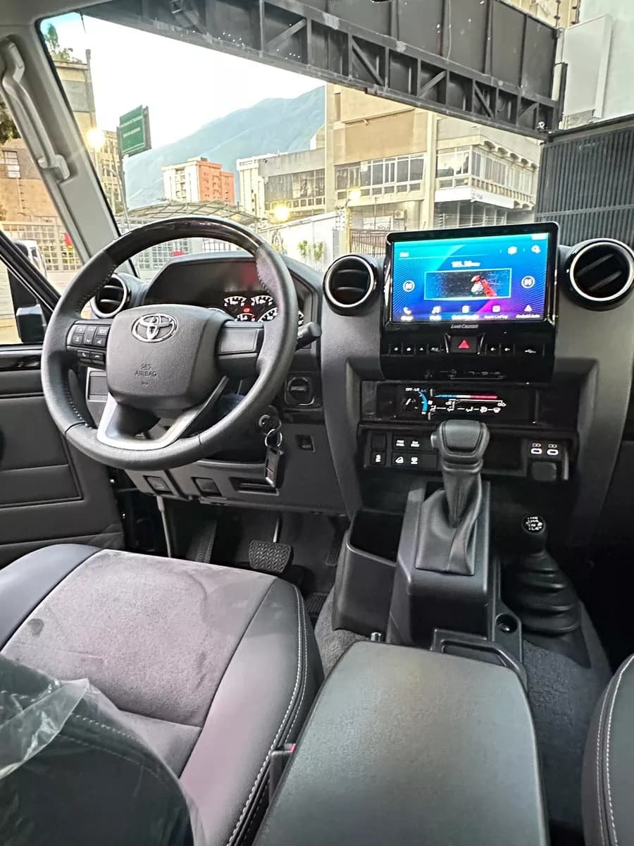 Toyota Lc76 Automático Modelo 2024