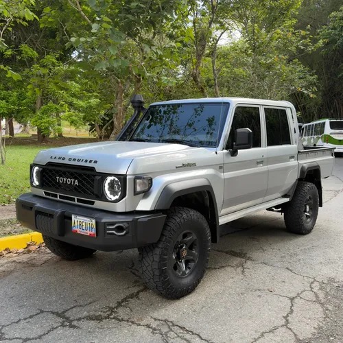 Toyota Land Cruiser 79 2024 Gris Caracas