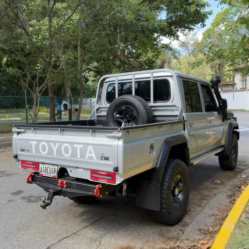 Toyota Land Cruiser 79 2024 Gris Caracas