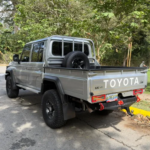 Toyota Land Cruiser 79 2024 Gris Caracas
