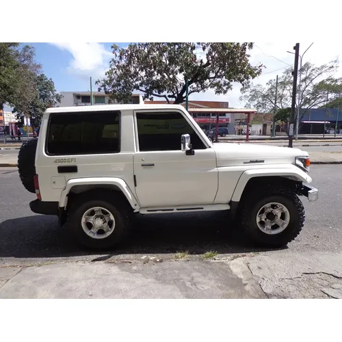 Toyota Land Cruiser Macho 2000 Blanco Barquisimeto