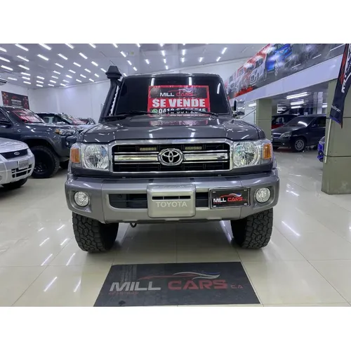 Toyota Land Cruiser 76 Machito LX 2021 Gris Caracas