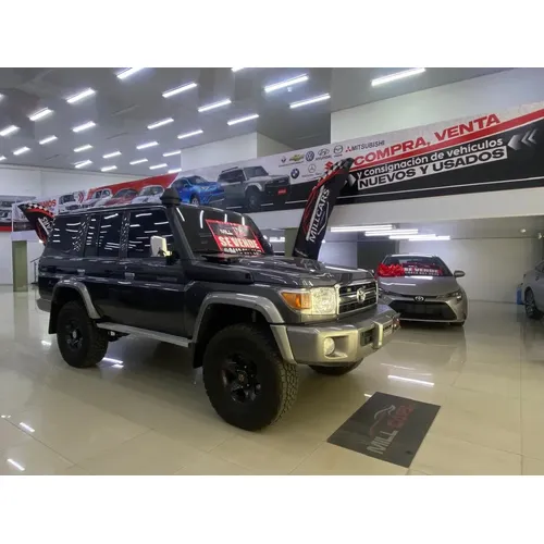 Toyota Land Cruiser 76 Machito LX 2021 Gris Caracas