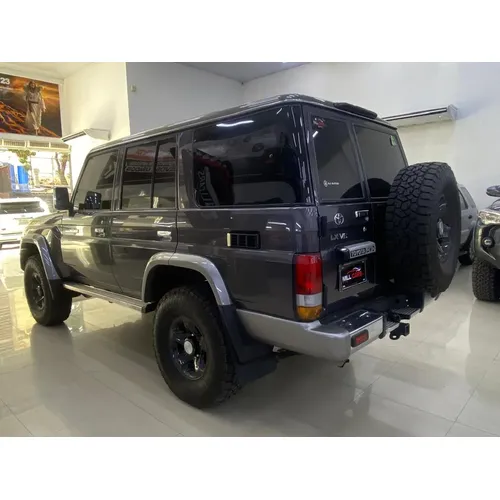 Toyota Land Cruiser 76 Machito LX 2021 Gris Caracas