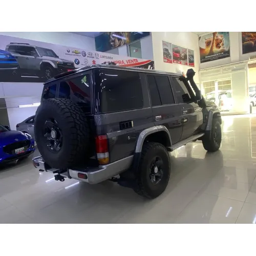 Toyota Land Cruiser 76 Machito LX 2021 Gris Caracas