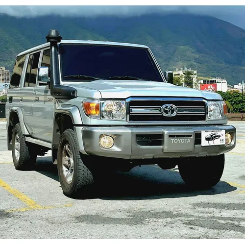 Toyota Land Cruiser Machito LX 2023 Gris Caracas