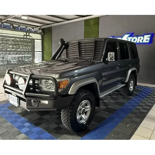 Toyota Land Cruiser 76 Machito LX 2022 Gris Caracas
