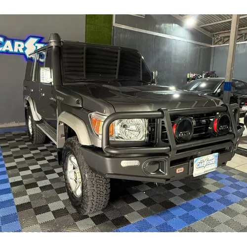 Toyota Land Cruiser 76 Machito LX 2022 Gris Caracas