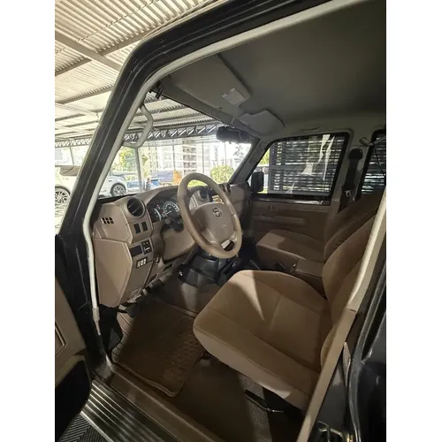 Toyota Land Cruiser 76 Machito LX 2022 Gris Caracas