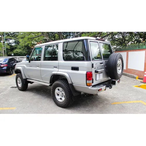 Toyota Land Cruiser 76 LX 2021 Gris Caracas
