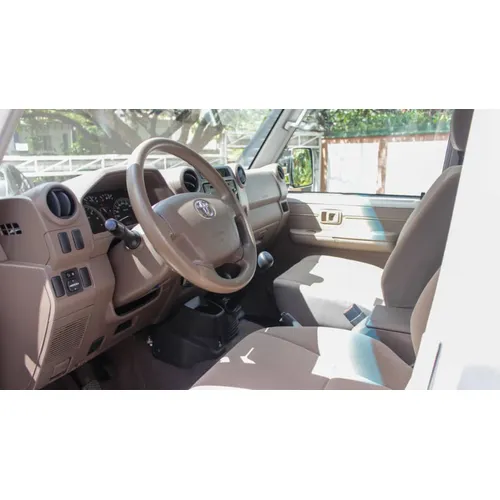 Toyota Land Cruiser 76 LX 2021 Gris Caracas