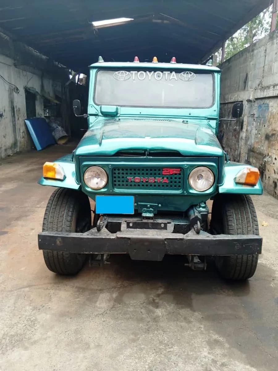 Toyota Macho Pickup verde Modelo 2000