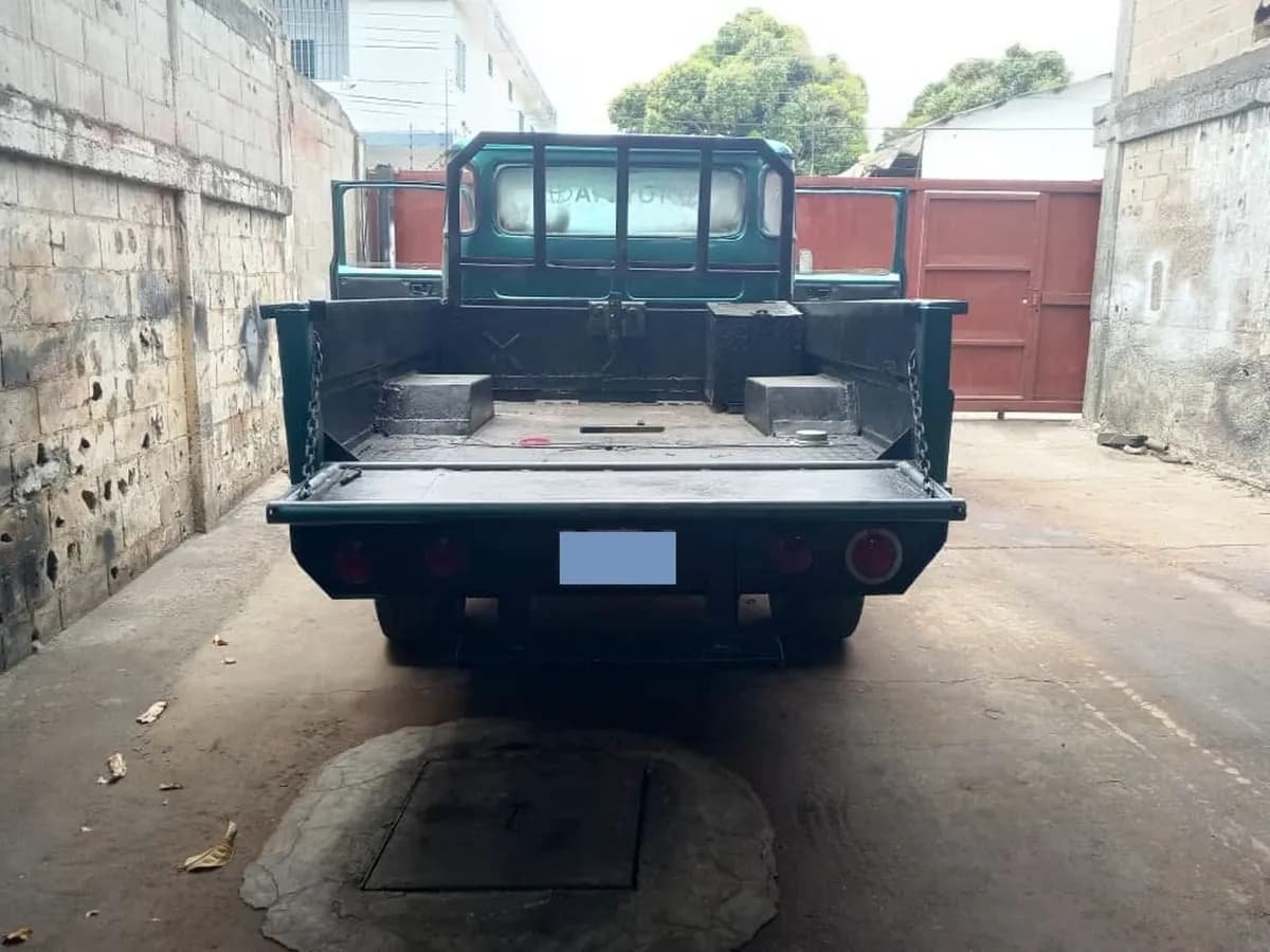 Toyota Macho Pickup verde Modelo 2000