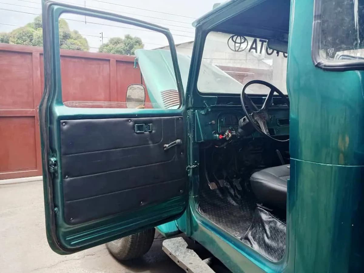 Toyota Macho Pickup verde Modelo 2000