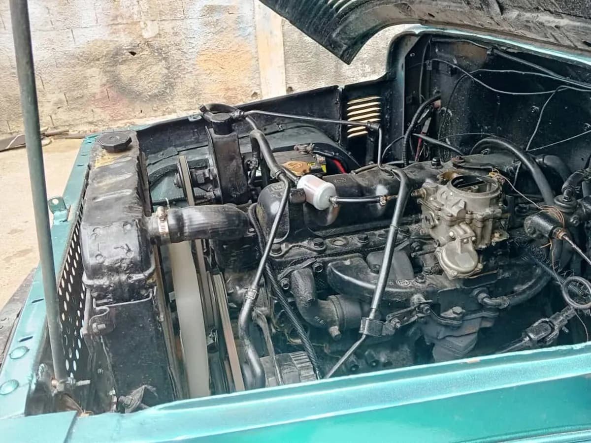Toyota Macho Pickup verde Modelo 2000