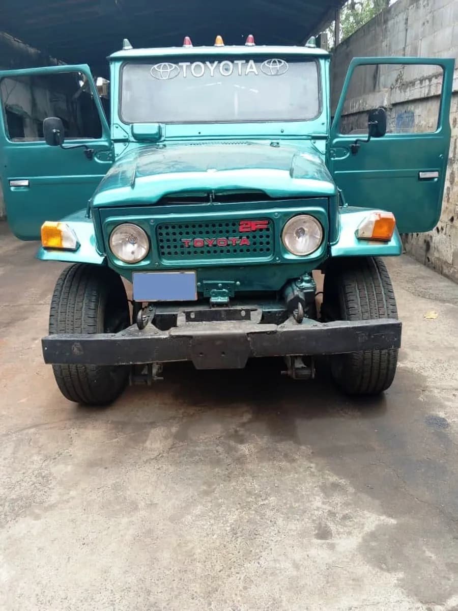 Toyota Macho Pickup verde Modelo 2000