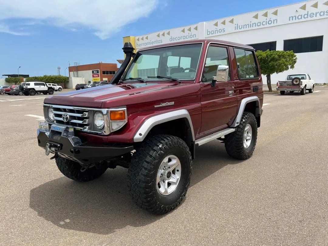 Toyota Macho edición Aniversario 2007 Rojo