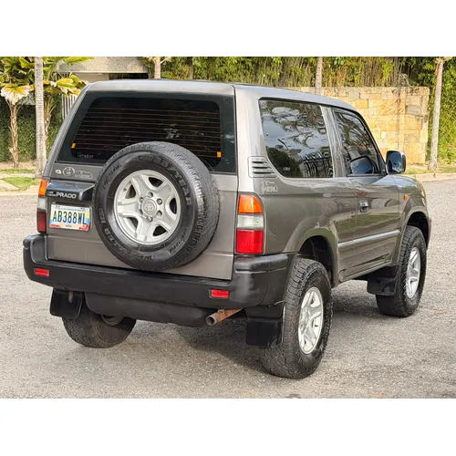 Toyota Meru 2007 Gris Caracas